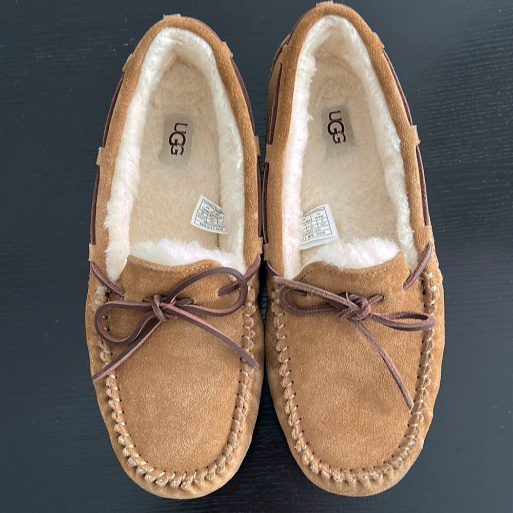 UGGS women’s slippers size 9